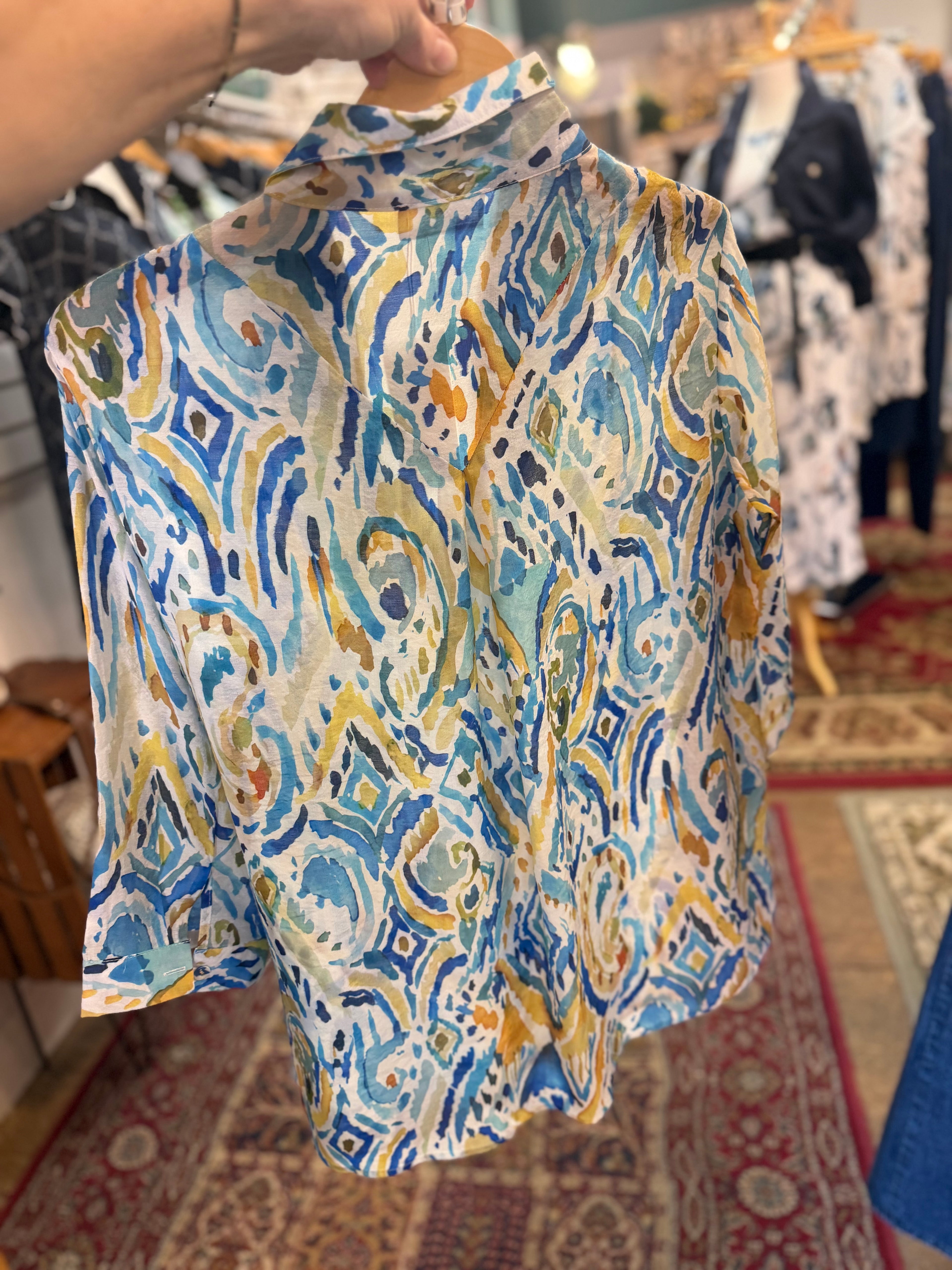 Denim friendly print pullover with collar