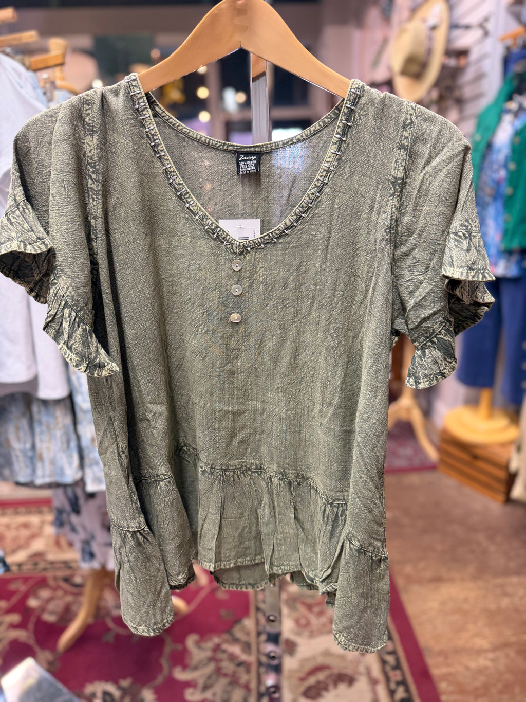 One size 100% viscose detailed v-neck short sleeve blouse