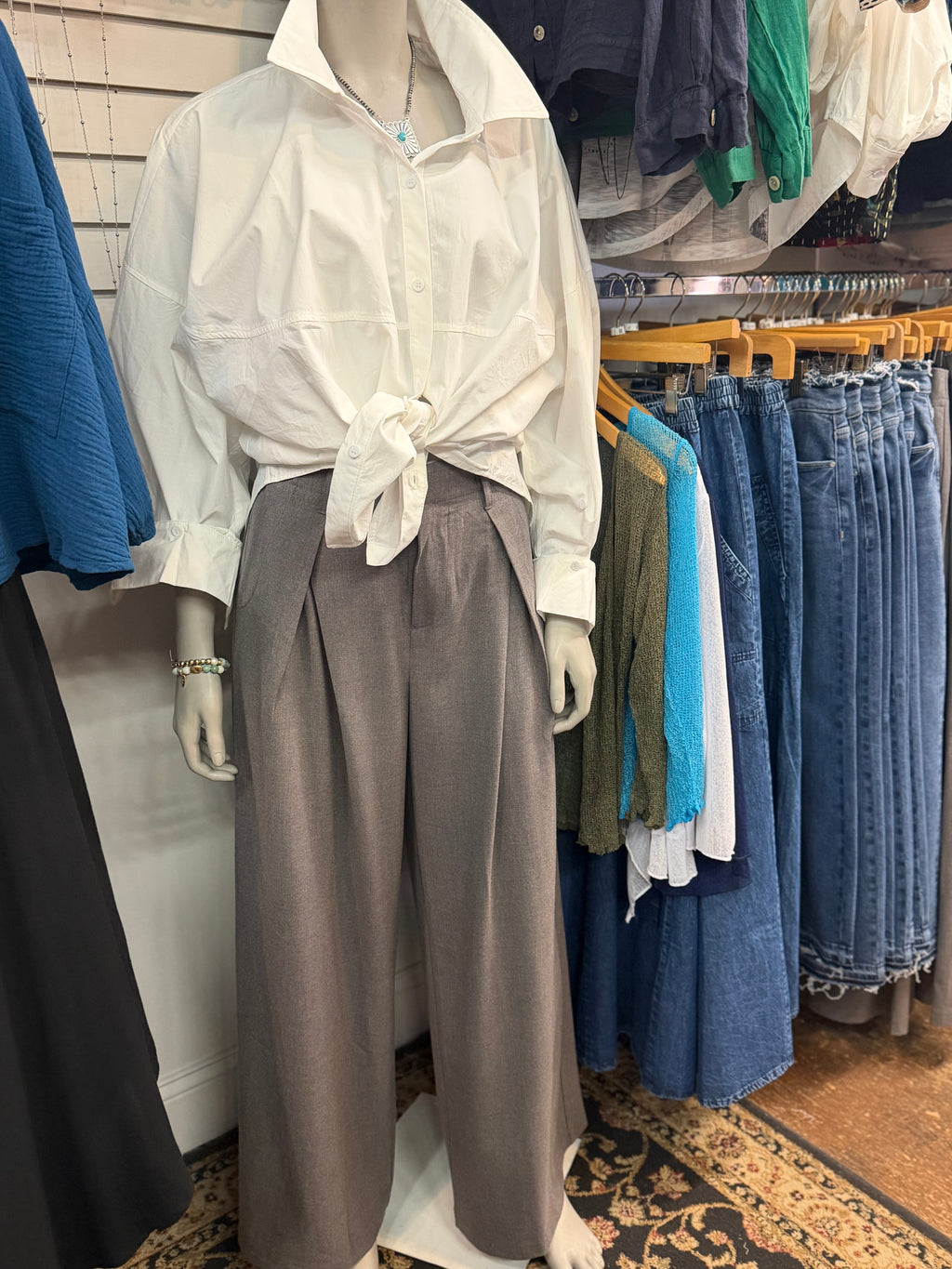 grey pleated trousers