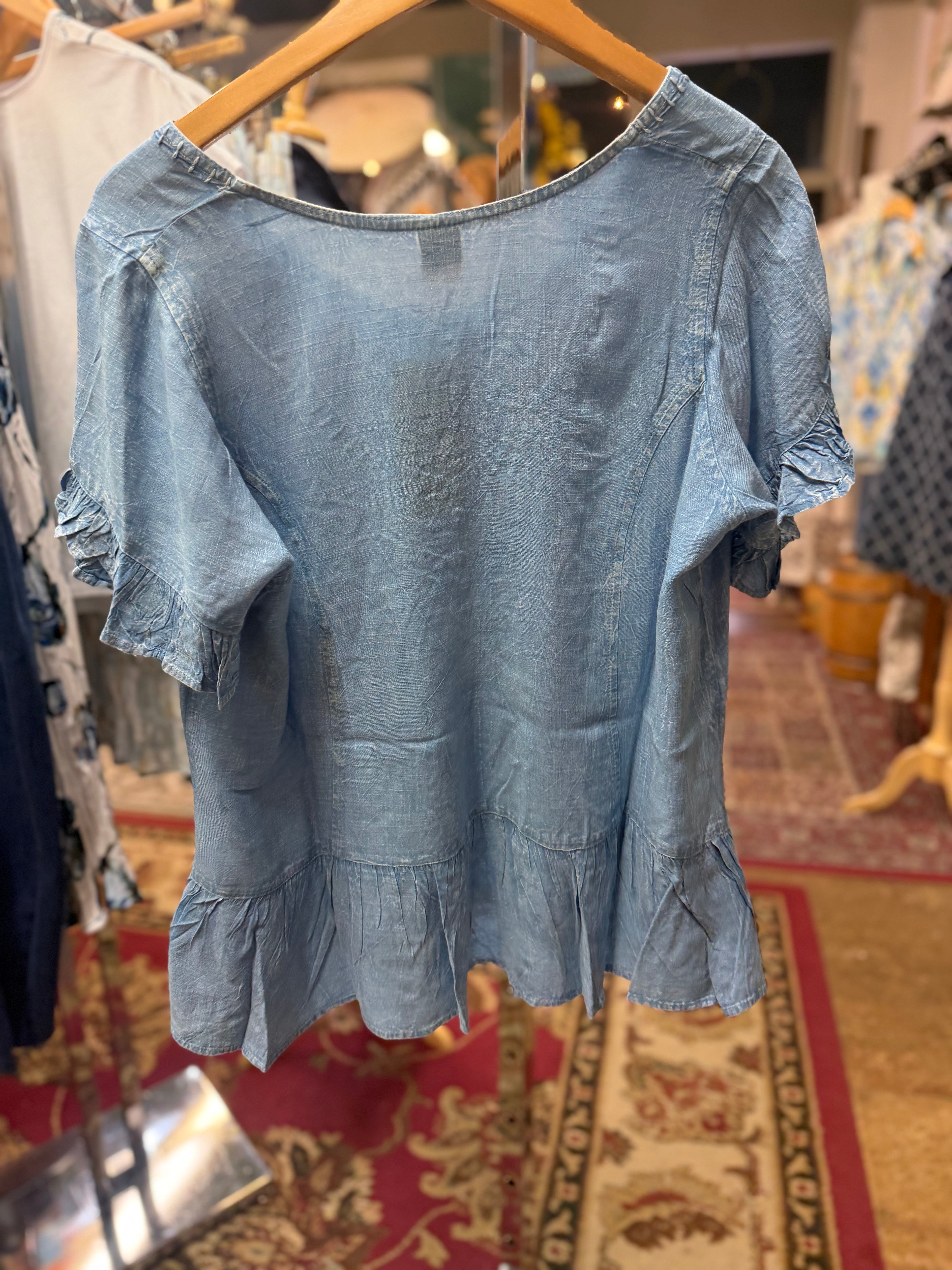 One size 100% viscose detailed v-neck short sleeve blouse