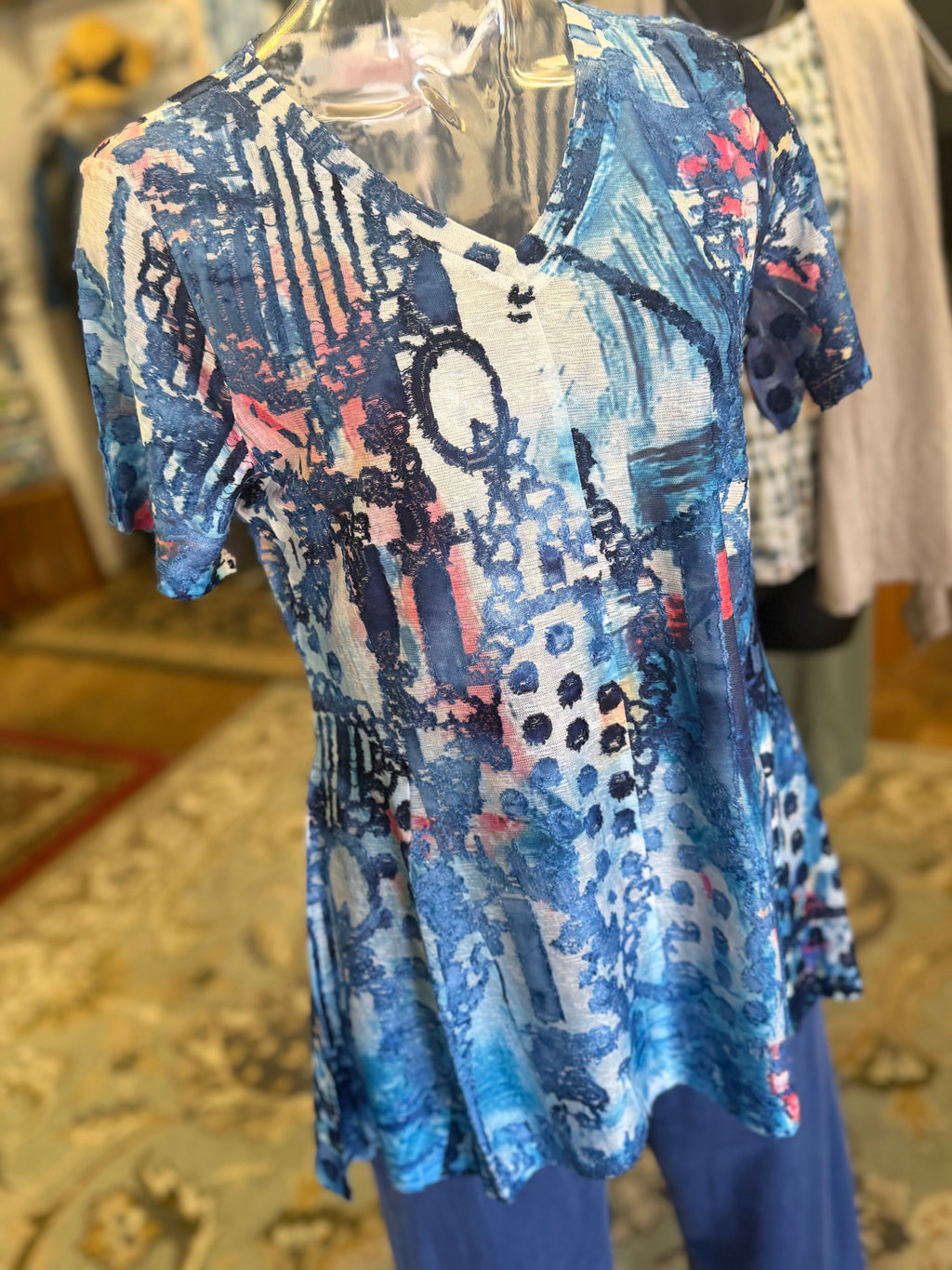 Short sleeve blue textured print lightweight top