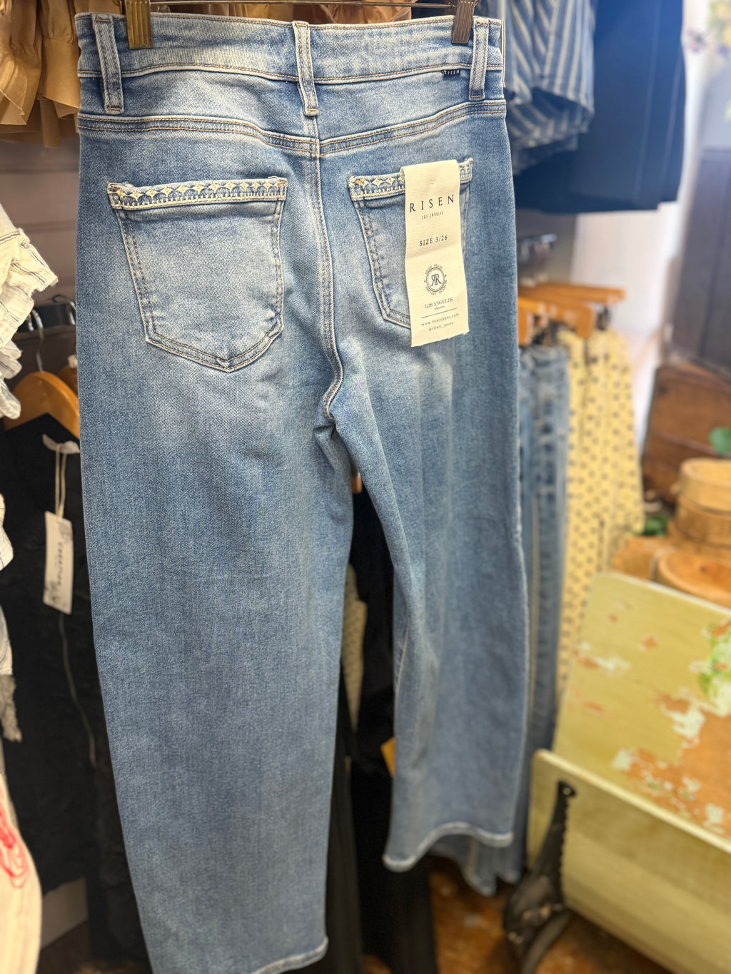 Risen- detailed ankle barrel jeans
