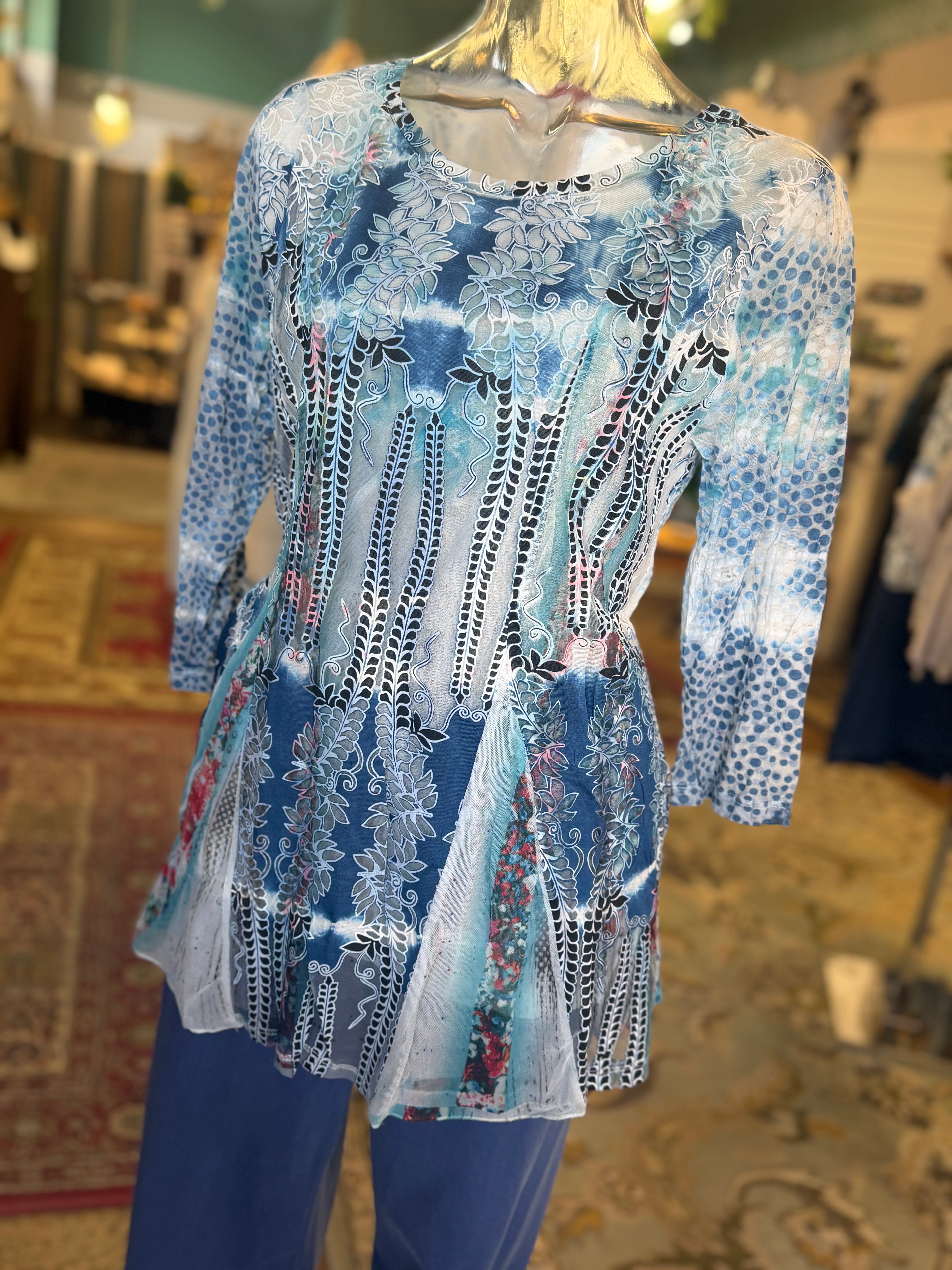 Print blue lightweight 3/4 sleeve flaired blouse