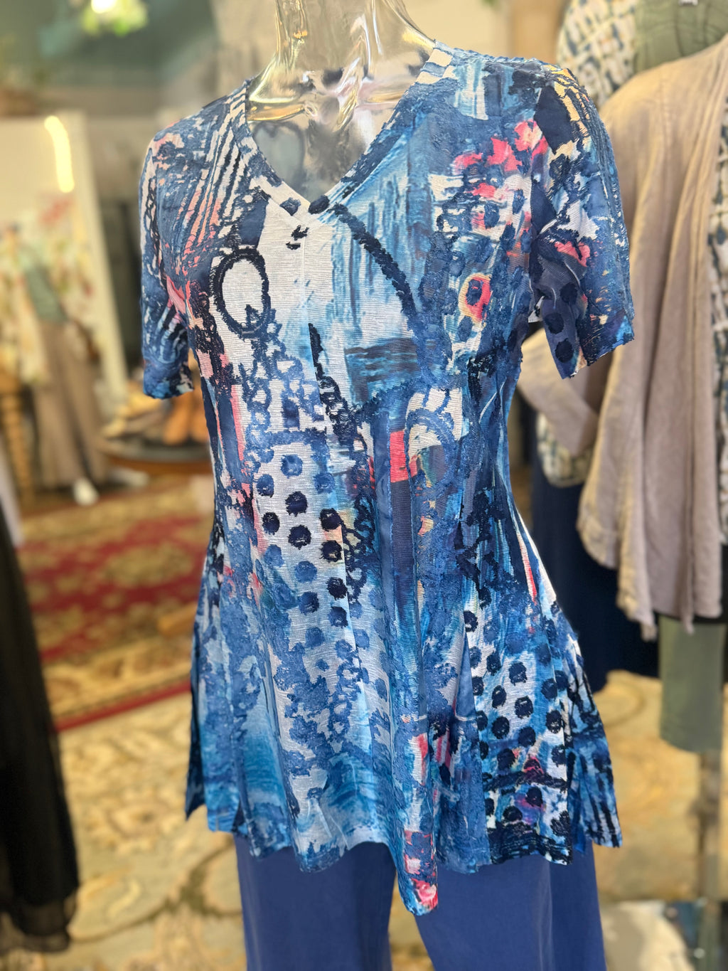 Short sleeve blue textured print lightweight top