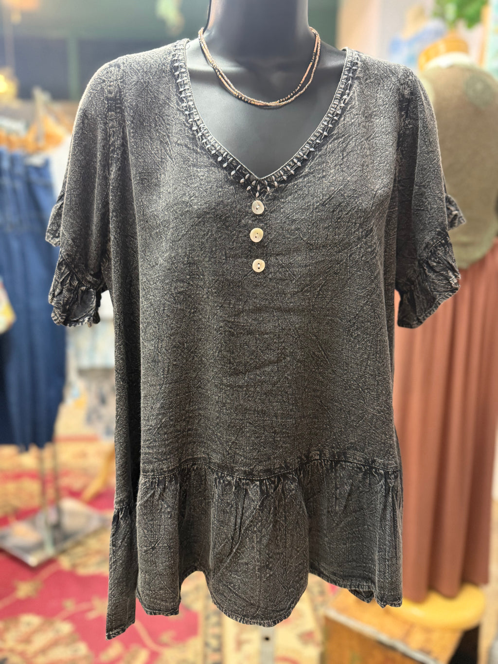 One size 100% viscose detailed v-neck short sleeve blouse