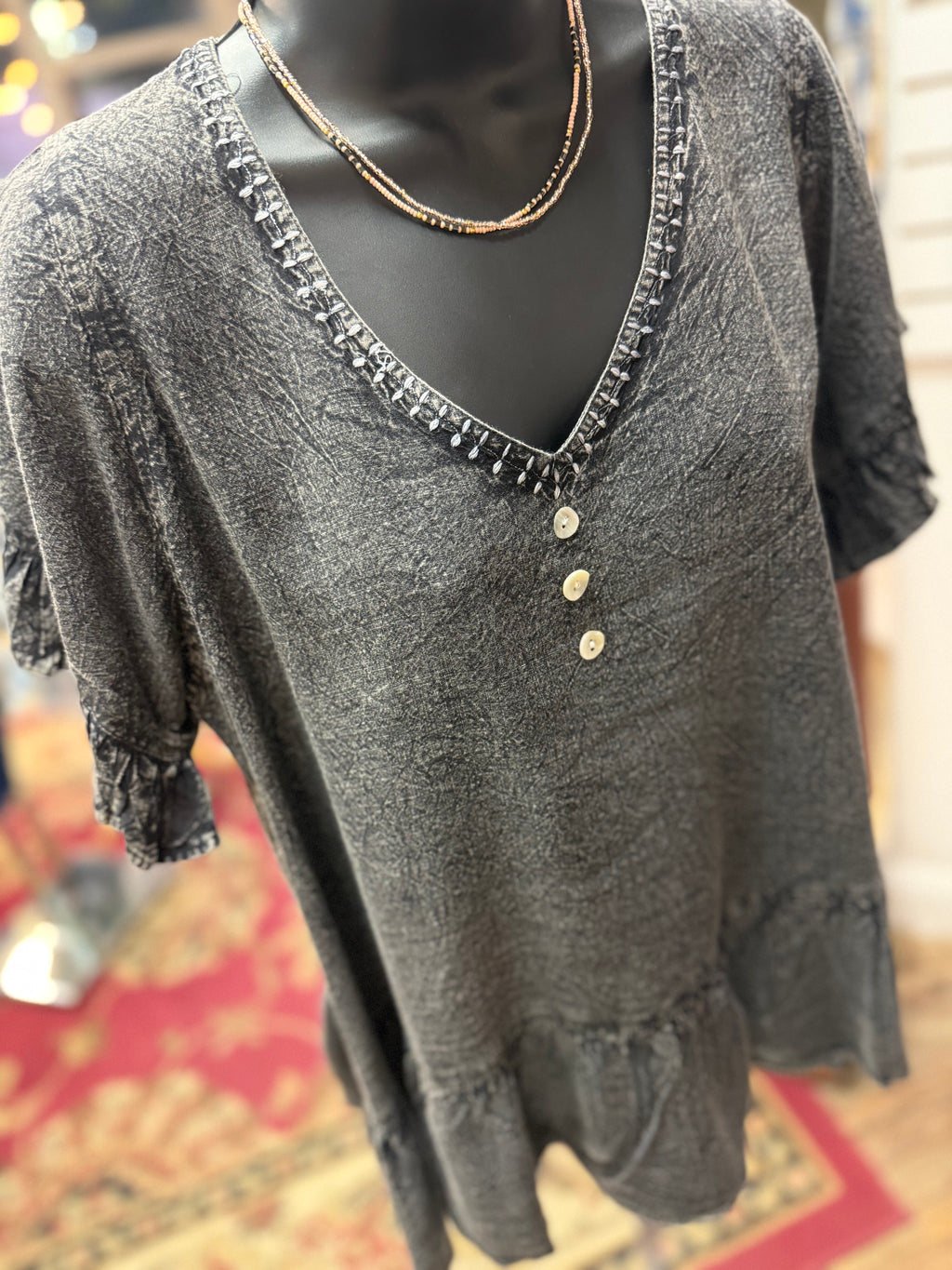 One size 100% viscose detailed v-neck short sleeve blouse