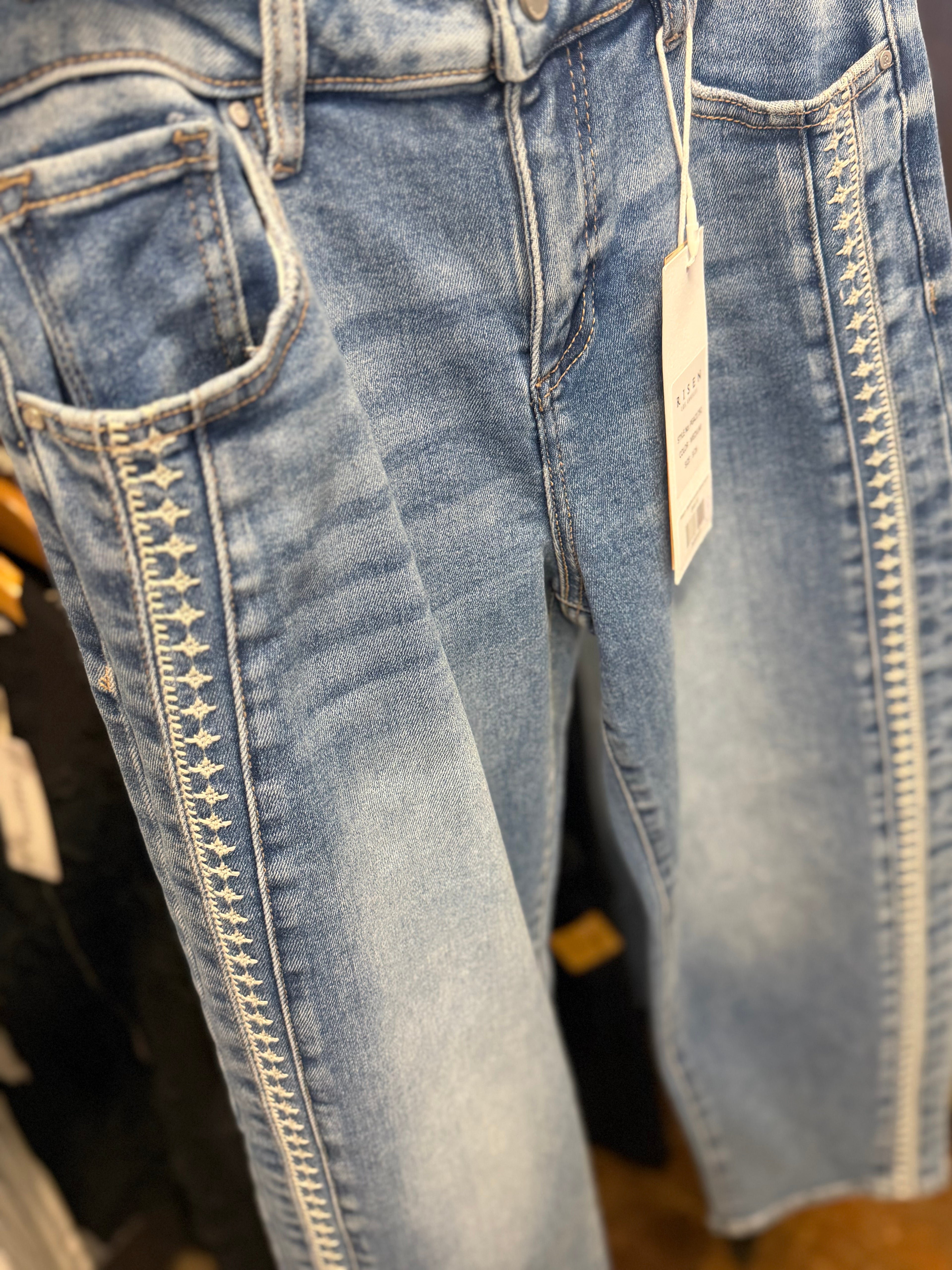 Risen- detailed ankle barrel jeans