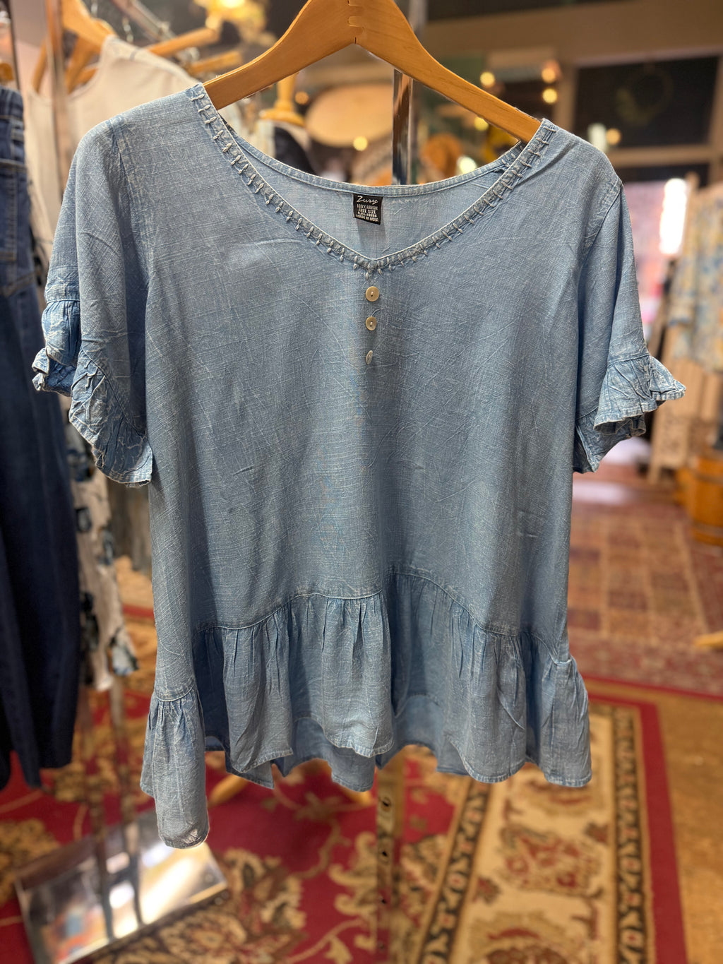 One size 100% viscose detailed v-neck short sleeve blouse