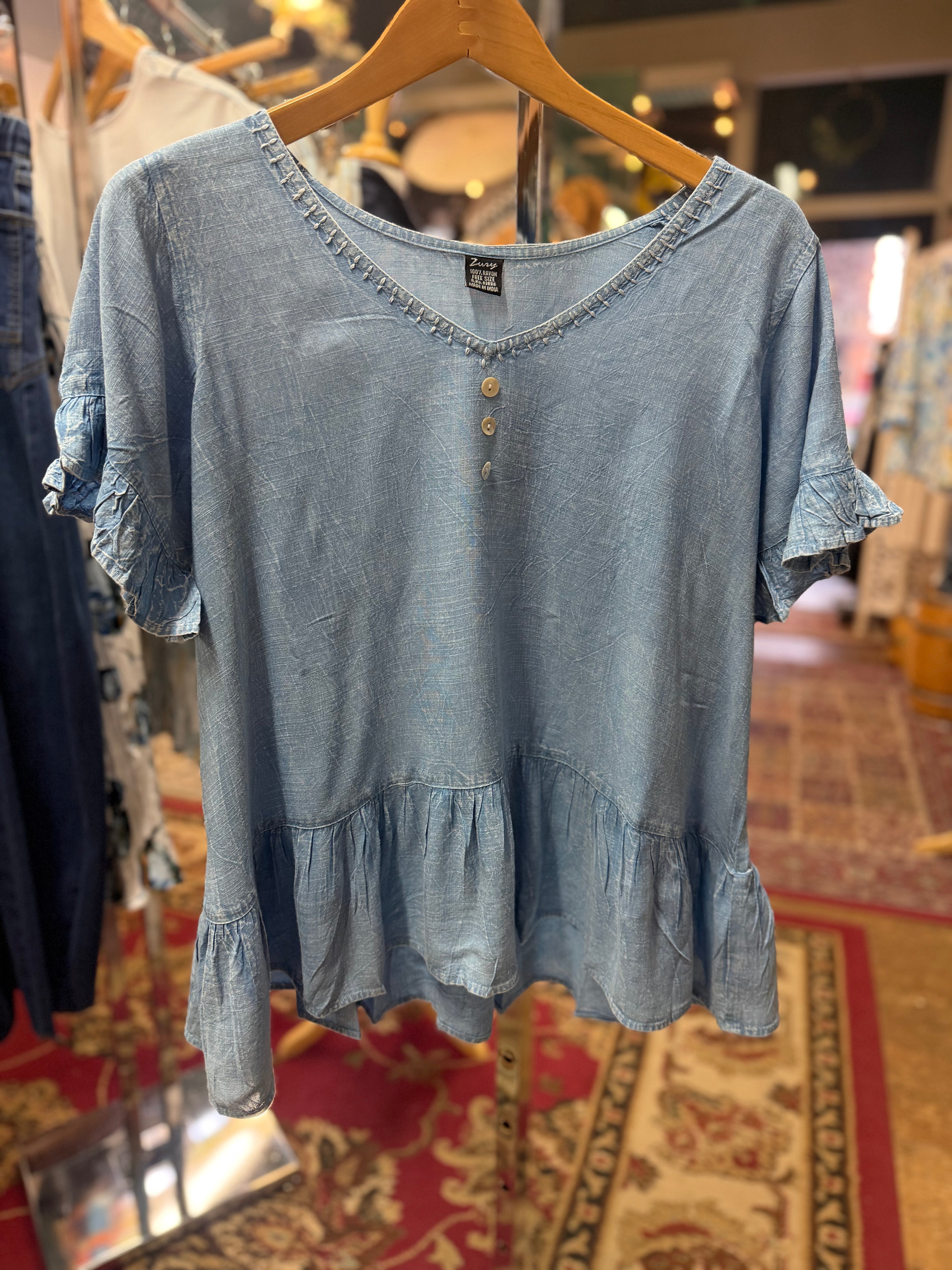 One size 100% viscose detailed v-neck short sleeve blouse