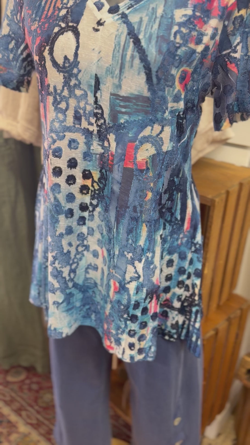 Short sleeve blue textured print lightweight top